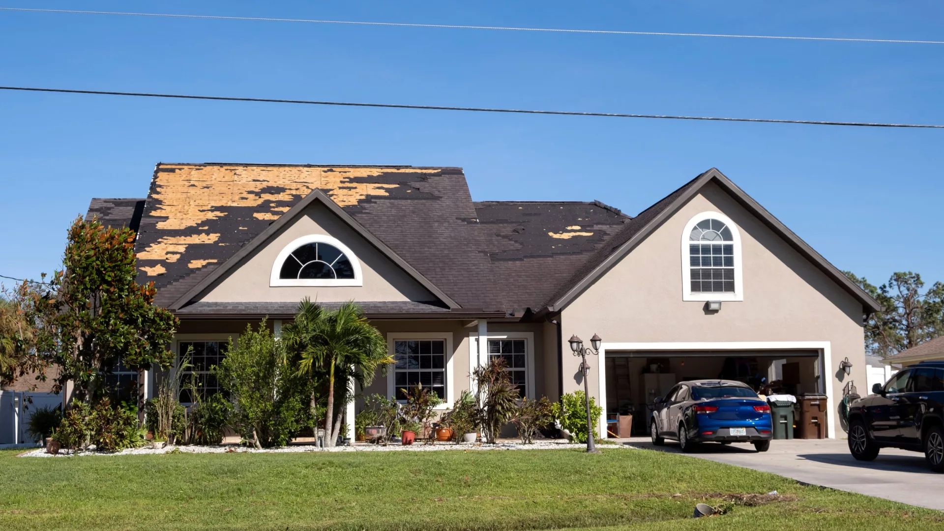 How Hurricanes Damage Roofs in Florida