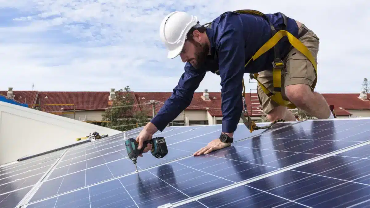 Choosing a Roofing Company to Replace a Roof with Solar