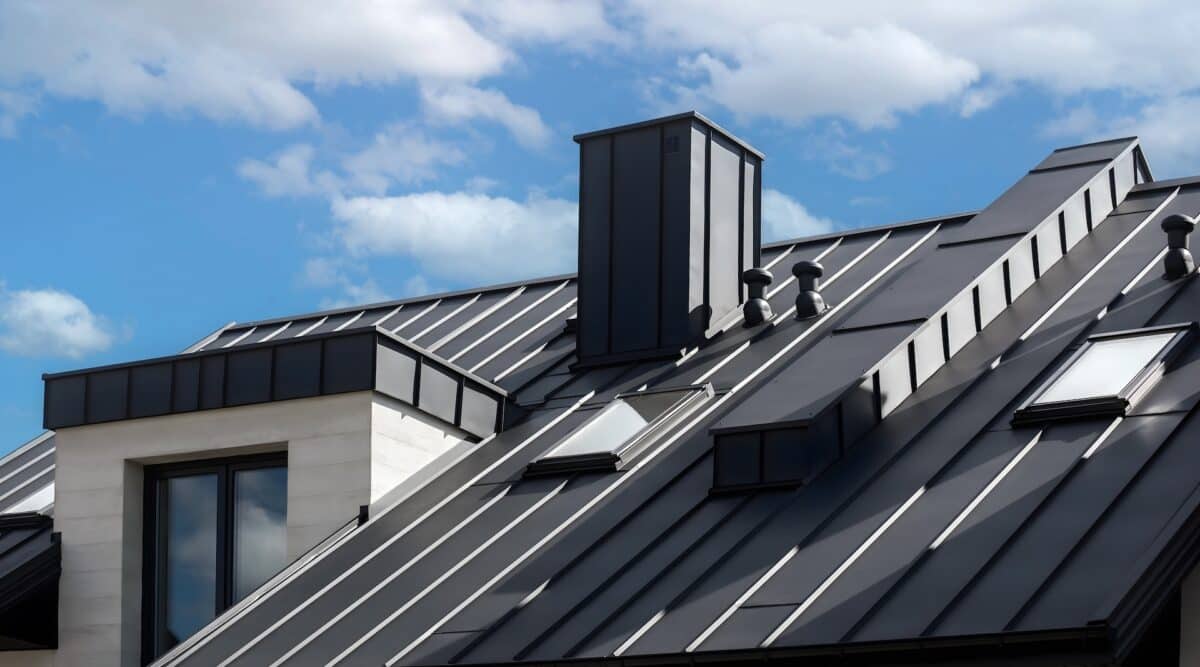 Metal Roof vs. Shingles in a Hurricane: Which Holds Up?