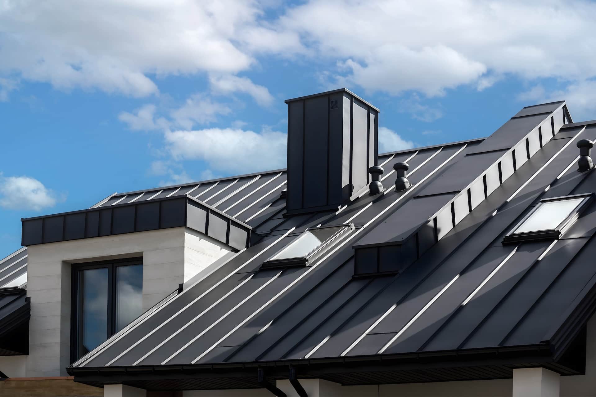 Metal Roof vs. Shingles in a Hurricane: Which Holds Up?